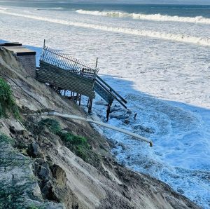 Diaz beach closed due to harzadous debris