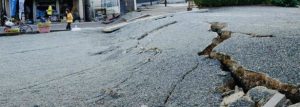 Japan struck by a 5,9 earthquake on Sunday, injuring more than 30 people