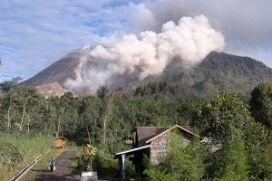 340,000 travellers stranded in Indonesia due to volcanic eruption