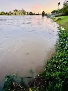 The Orange and Kruis rivers overflowing, following weekend rains
